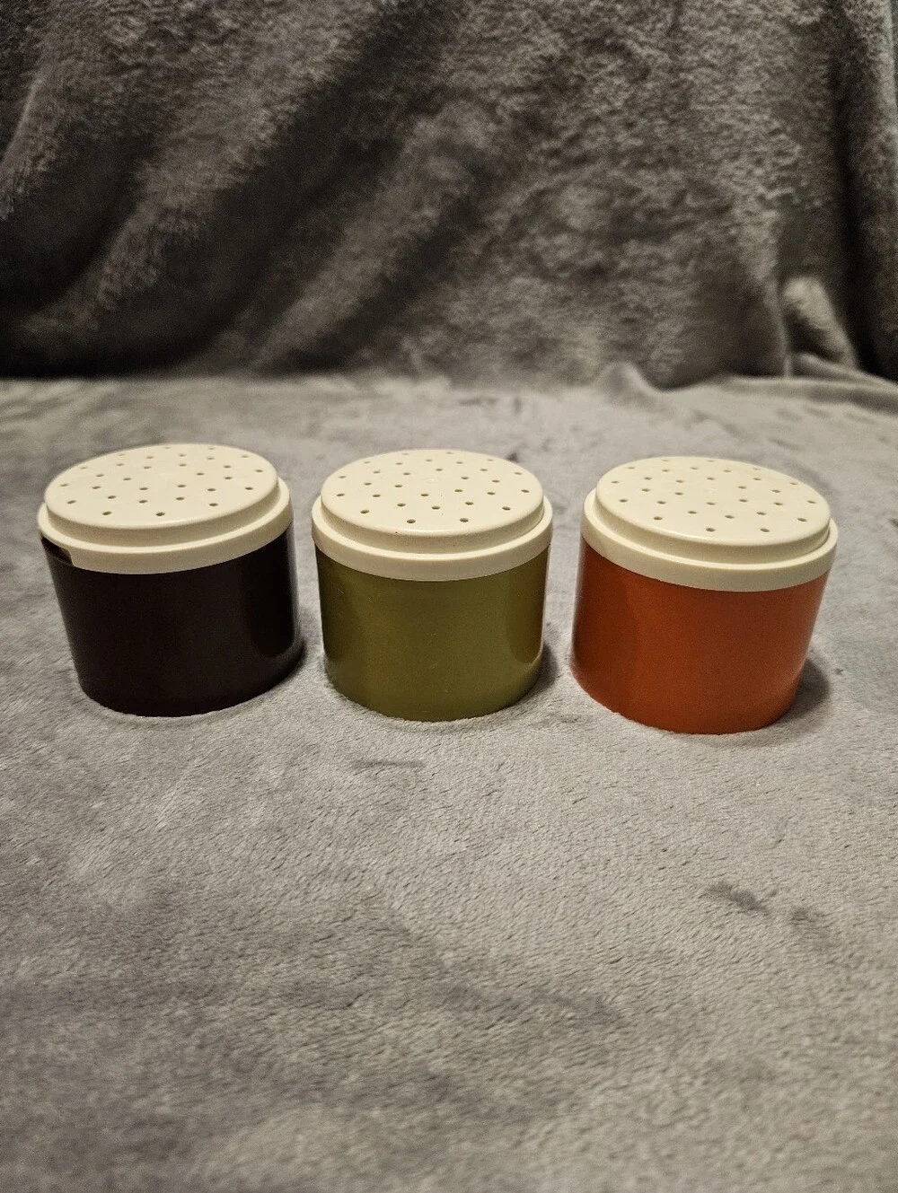 Vintage Tupperware stackable spice shaker set of 3. Retro 